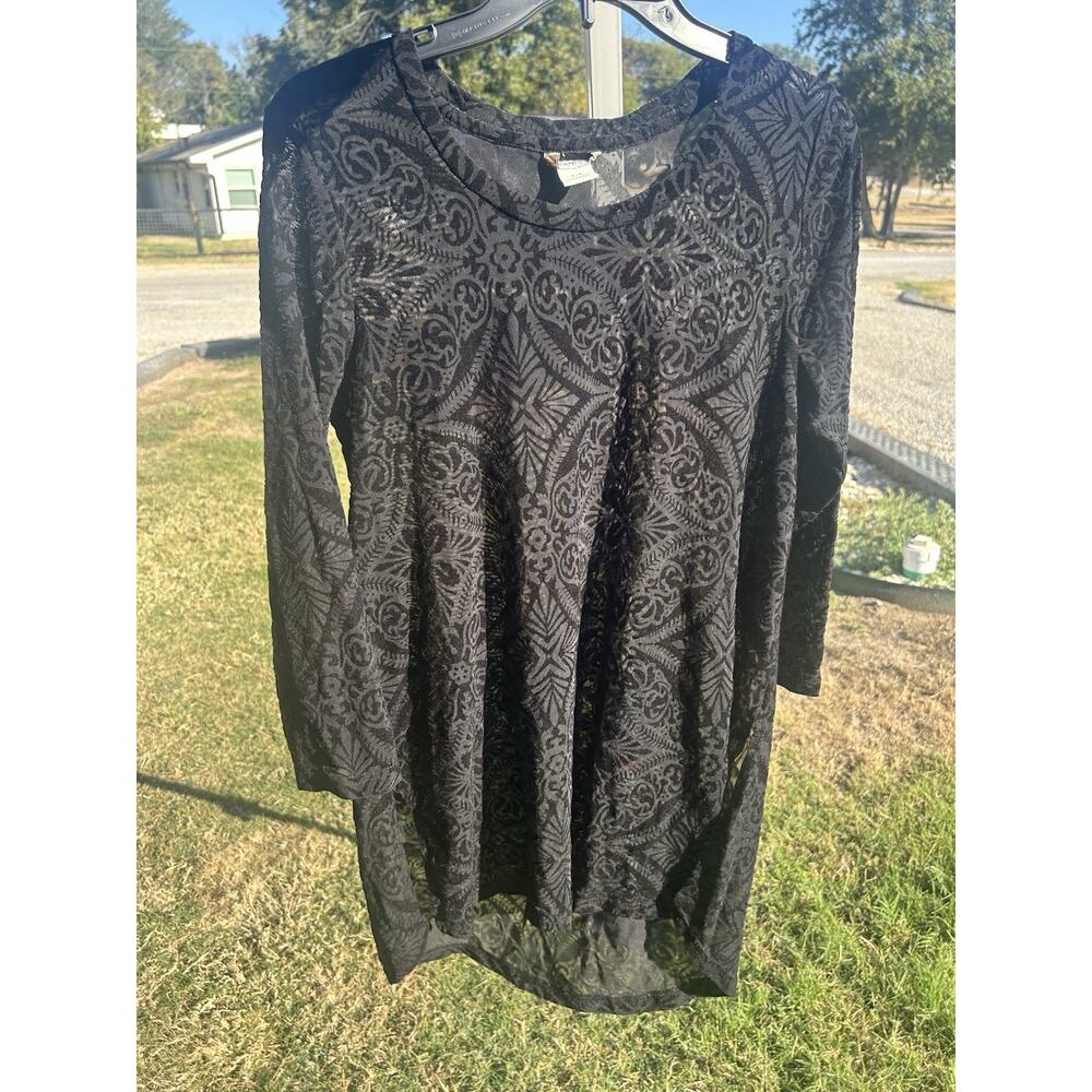 Ariat Womens Crochet Mesh Nori Side Slit Top Black Small
